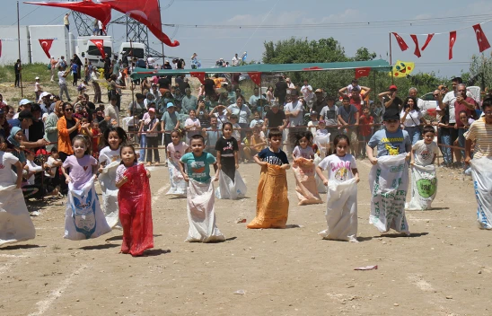 4'üncü Çocuk Oyunları ve Uçurtma Şenliğine yoğun ilgi