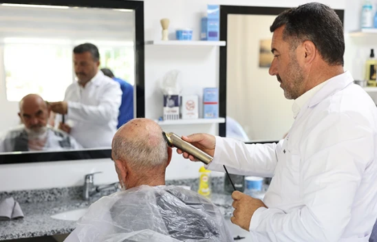 60 yaş üstü vatandaşlara ücretsiz berber hizmeti