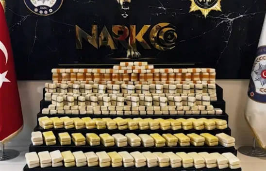 65 paket eroin ve 93,5 kg esrar ele geçirildi