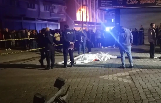 65 yaşındaki kadın çöp kamyonunun altında kaldı