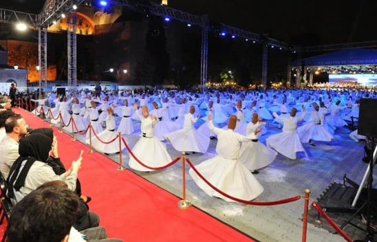 750 Semazen, aynı anda sema gösterisi yaptı