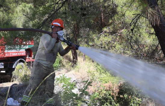 Alev savaşçılarının zorlu mesaisi aralıksız sürüyor