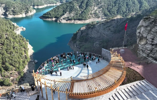 Ali Kayası Cam Teras, orman yangınları nedeniyle geçici olarak ziyarete kapatıldı