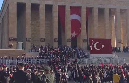 Anıtkabir'de ziyaretçi akını