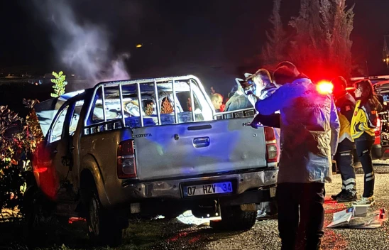 Antalya'da yanan otomobilde 1 kişinin cesedi bulundu