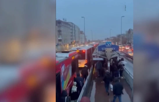 Avcılar'da metrobüs arızası nedeniyle seferler aksadı