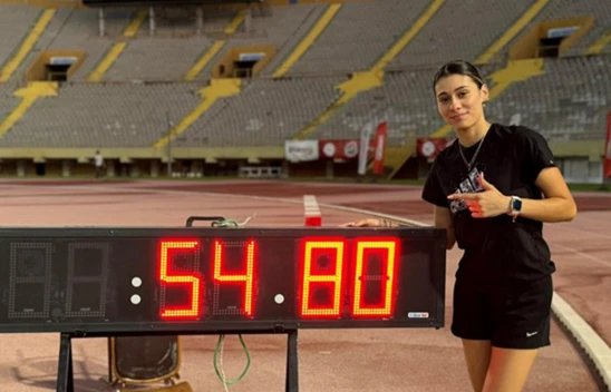 Aysel Önder, dünya rekorunu yeniledi