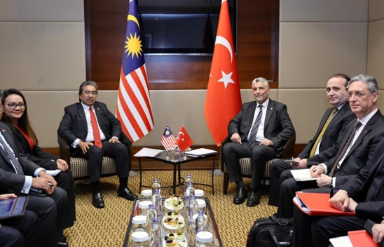 Bakan Bolat, Malezya Yatırım Ticaret ve Sanayi Bakanı Ghani ile görüştü