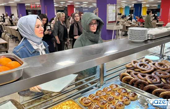 Bakan Göktaş, KYK yurdundaki kız öğrencilerle sahur yaptı