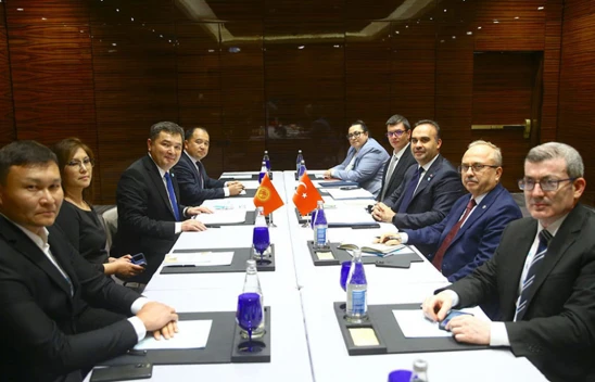 Bakan Kacır'dan Bakü'de diplomasi trafiği