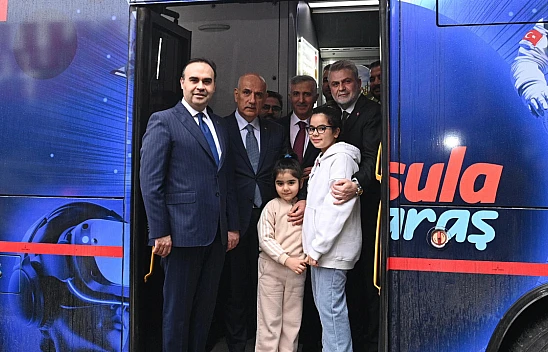 Bakan Kacır'dan Büyükşehir'in Bilim Otobüsü'ne övgü