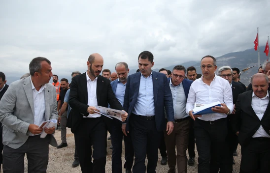 Bakan Kurum, İskenderun sahilindeki düzenleme ve yenileme çalışmalarını inceledi