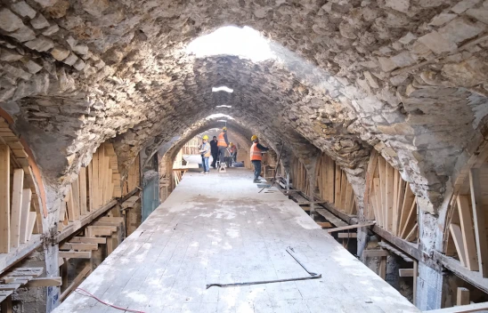 Bakan Kurum, Kahramanmaraş'taki restorasyonu süren Tarihi Kapalı Çarşı'nın görüntülerini paylaştı