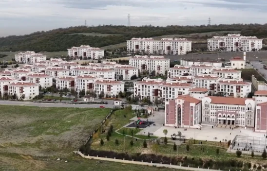 Bakan Kurum, Köseler Mahallesi'nde TOKİ konutlarını paylaştı