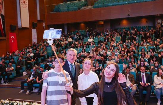 Bakan Osman Aşkın Bak gençlerle buluştu