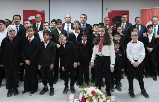 Bakan Tekin, Beyaz Baston Görme Engelliler Haftasında öğrencilerle bir araya geldi