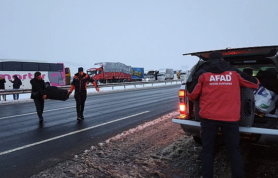 Bakan Tunç'tan Gaziantep-Kahramanmaraş otoyolunda yardıma koşan AD-KUR ekiplerine teşekkür