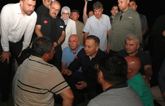 Bakan Yerlikaya, deprem bölgesi Balıkesir'de