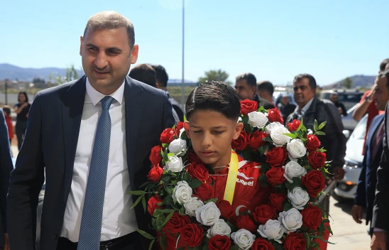 Balkan şampiyonu, Kahramanmaraş'ta davul zurnayla karşılandı