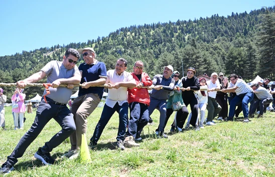 Başkonuş Yaylasında geleneksel yarışmalarla dolu şenlik