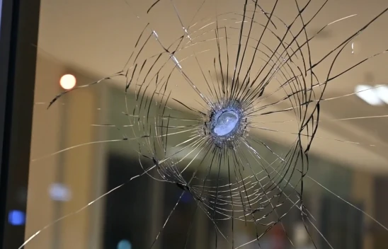 Belediye binasına taşlı saldırı