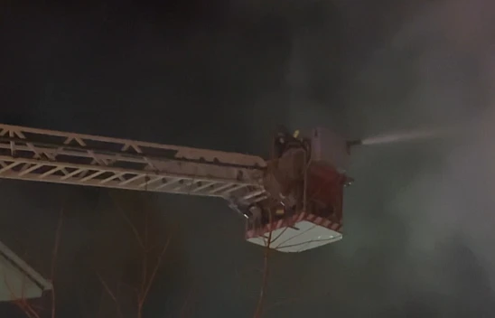 Binada çıkan yangında 10 kişi dumandan etkilendi