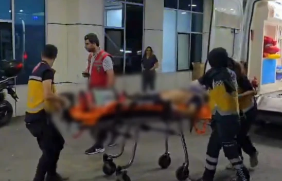 Bir baba oğlunu bıçaklayarak ağır yaraladı