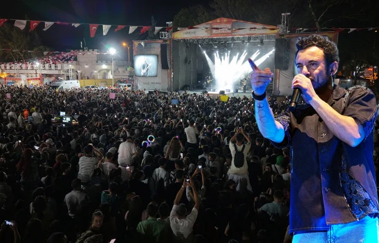 Buray söyledi, Kahramanmaraşlılar eşlik etti