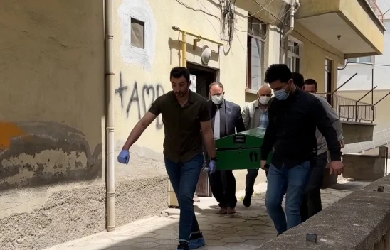 Buzdolabında ve derin dondurucuda parçalanmış erkek cesedi bulundu