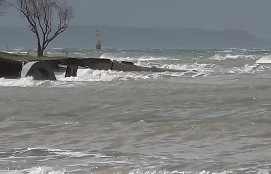 Çanakkale Boğazı fırtına nedeniyle transit gemi geçişlerine kapatıldı
