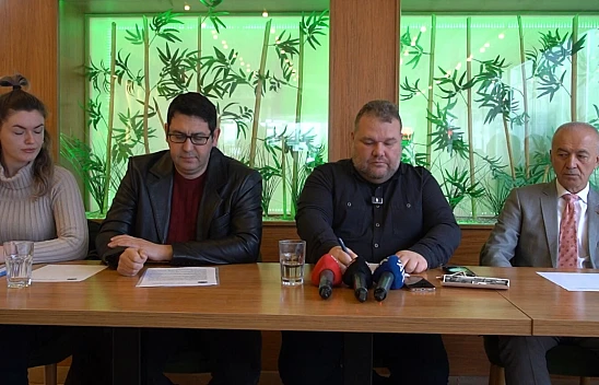 Çifte vatandaşlara sandık sınırı getirmesine tepki