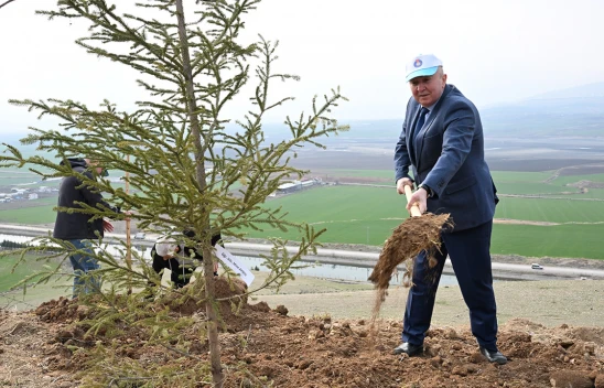 Deprem şehitleri anısına fidanlar Kahramanmaraş'ta toprakla buluştu