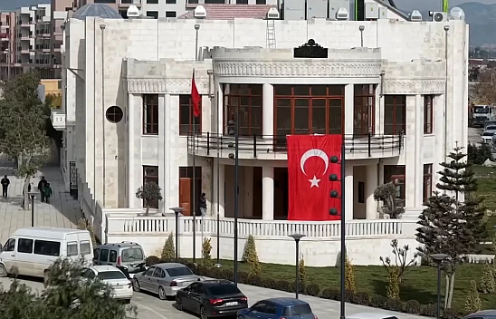 Depremde zarar gören simge yapılar aslına uygun şekilde ayağa kaldırıldı