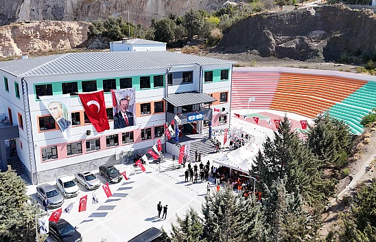 Depremlerden etkilenen Hatay, Adana ve Osmaniye'ye 292 yeni okul