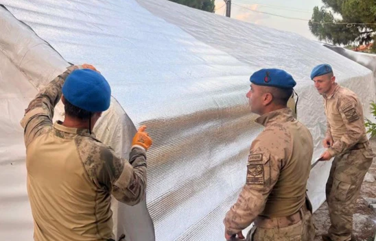 Depremzedelere jandarma desteği