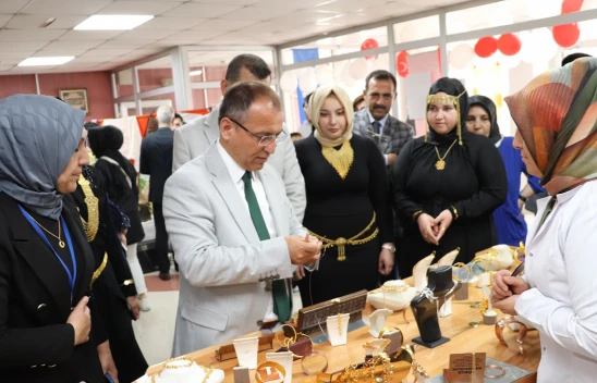 Dulkadiroğlu Halk Eğitimi Merkezi'nde yılsonu coşkusu