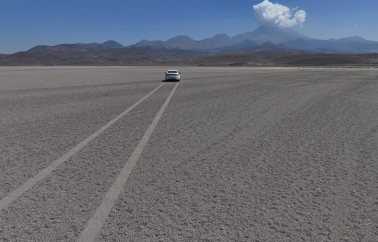 Erciyes'in eteğindeki kuruyan göl çöle döndü