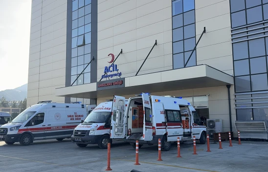 Fabrikanın çatısından düşen işçi öldü