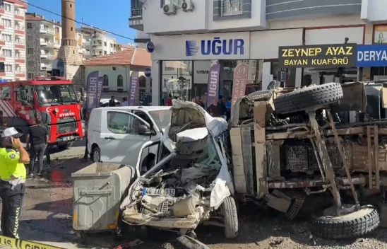 Freni arızalanan kamyon 15 araca çarptı, 5 kişi yaralandı