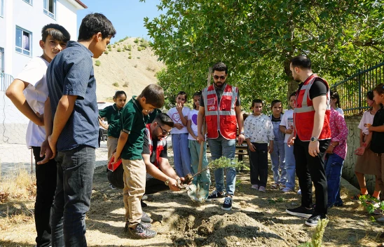 Gençlik Meclisi'nden minik yüreklere büyük dokunuş