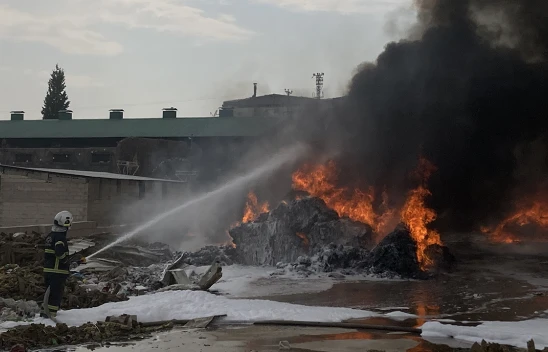 Geri dönüşüm tesisinde yangın çıktı