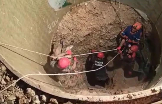 Göçük altında kalan 2 kişiden 1'i kurtarıldı