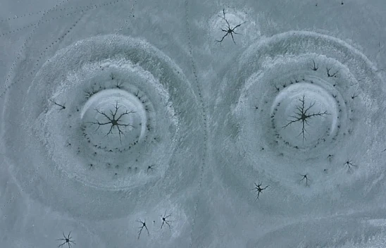 Gümüşören Barajı'nda göz bebeklerine benzeyen buz oluşumları