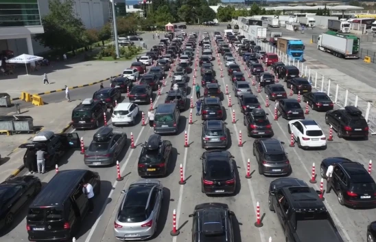 Gurbetçi sezonunda sınır kapılarından 5 milyon yolcu geçiş yaptı