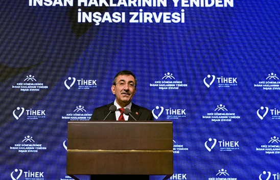 Herkesin eşit şartlarda yarıştığı bir toplumsal ortam oluşturmalıyız