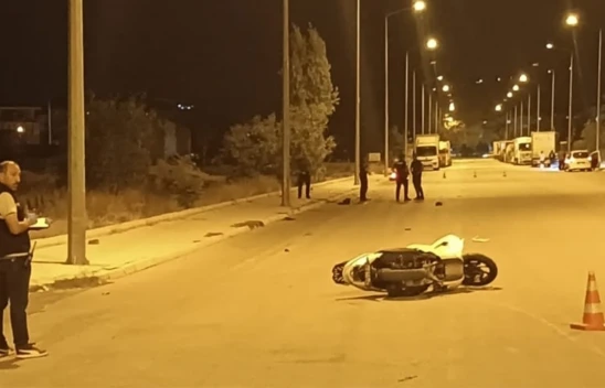 İki motosiklet kafa kafaya çarpıştı! 2 kişi öldü, 1 kişi yaralandı