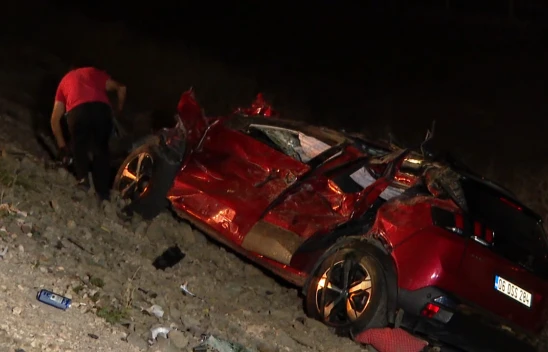 İki otomobilin çarpıştığı kazada 3 kişi hayatını kaybetti