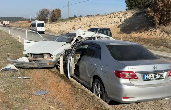 İki otomobilin çarpıştığı kazada yaşlı çift öldü