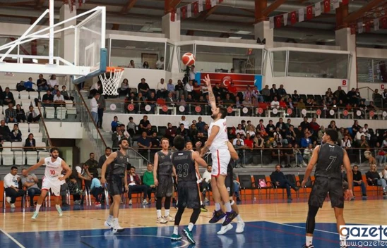 İstiklalspor Basketbol Takımı, namağlup şampiyonluğa koşuyor