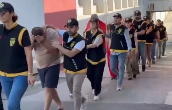 Kadınlara zorla fuhuş yaptıran 14 zanlı tutuklandı